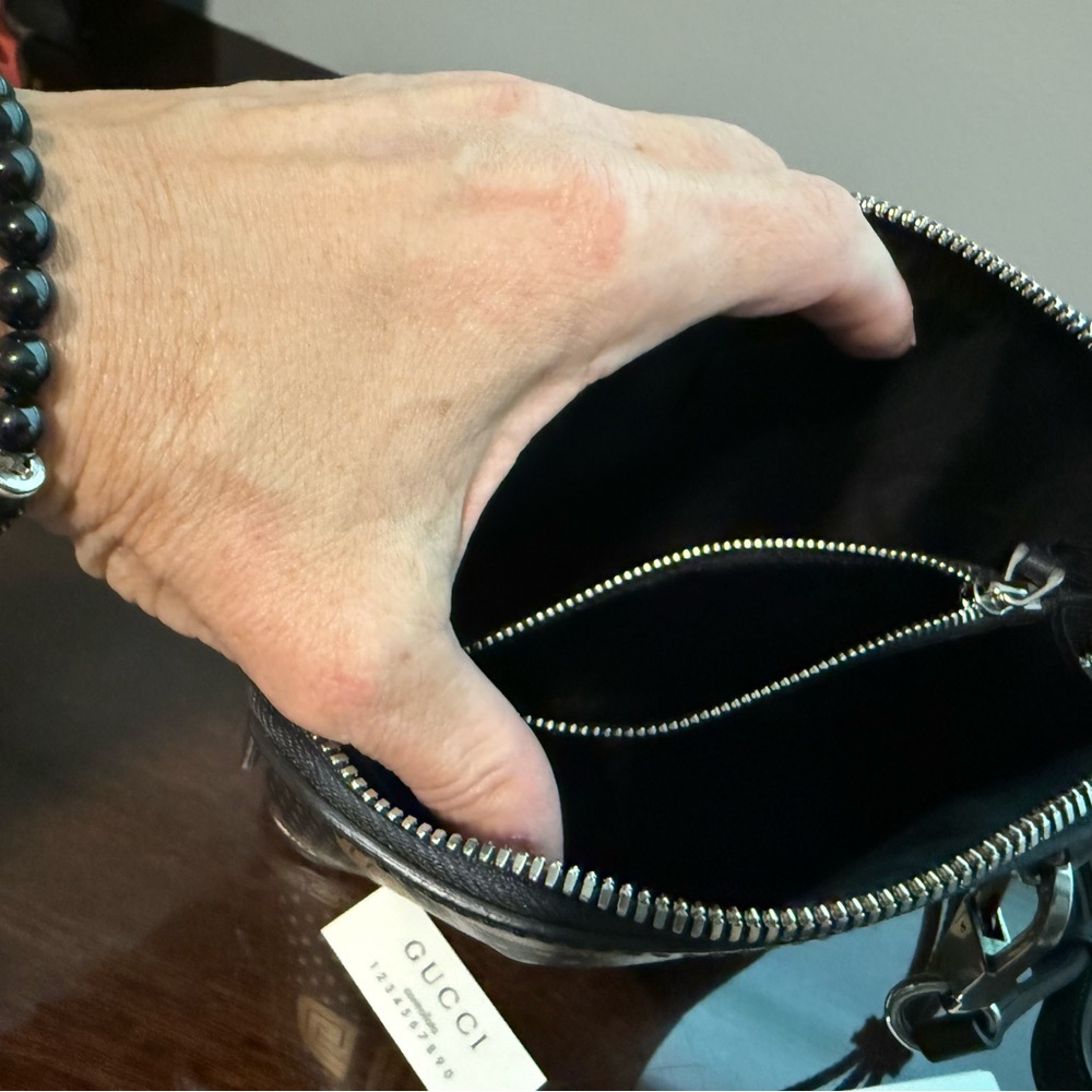 Guccy Black Leather Purse with Silver Zipper - Picture 2 of 5